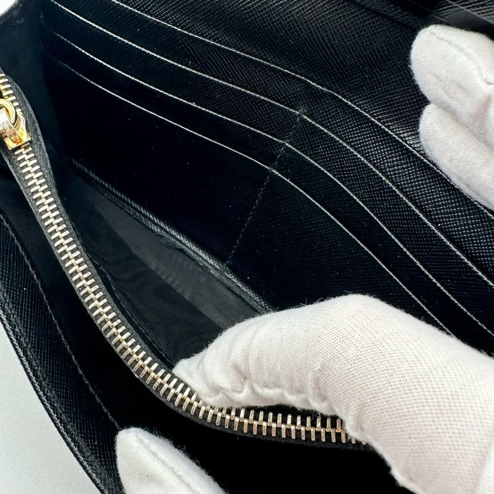 Prada Wallet - Picture 10 of 11
